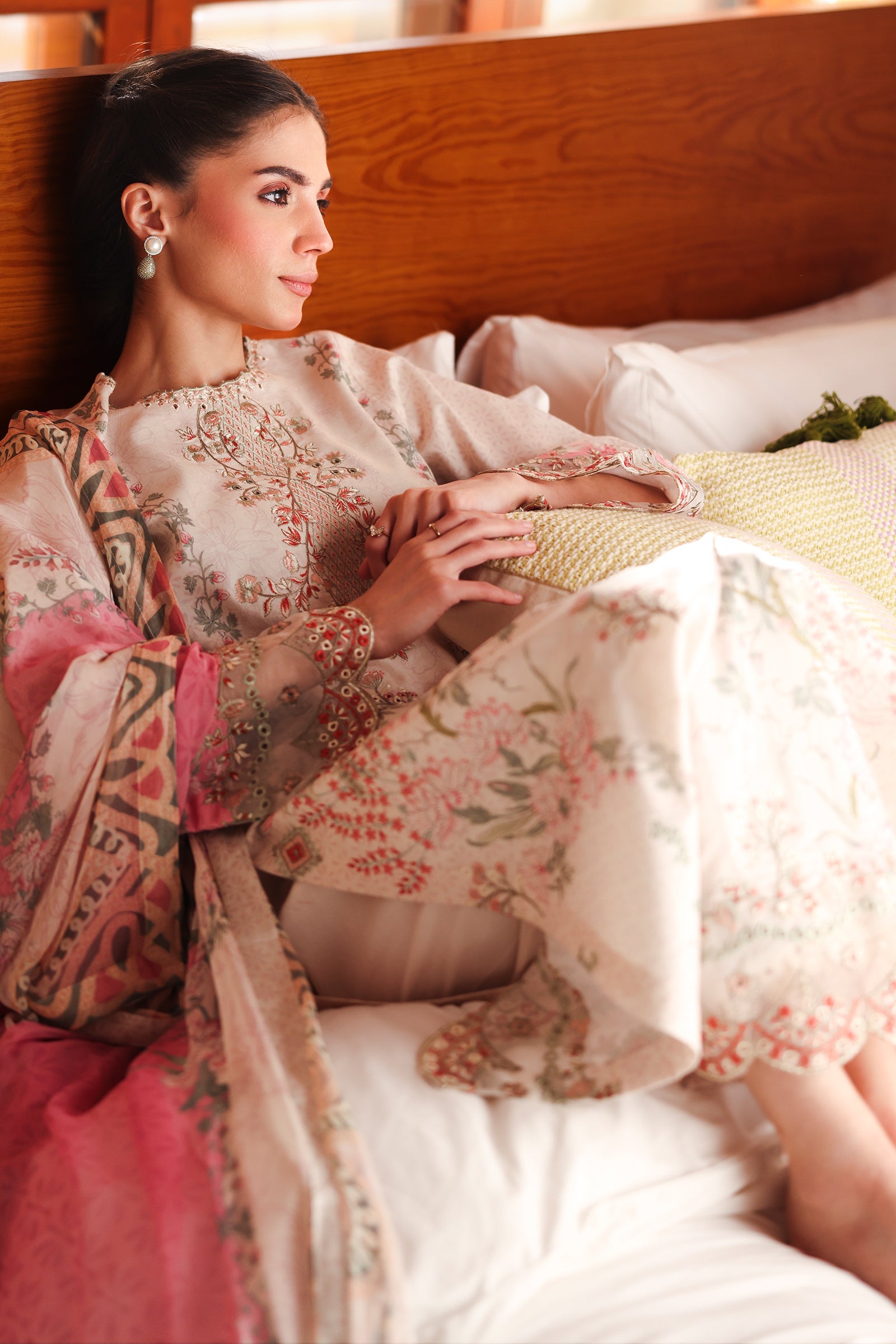 Rangrasiya | Raaya - Dosti Luxury Lawn | ELLE