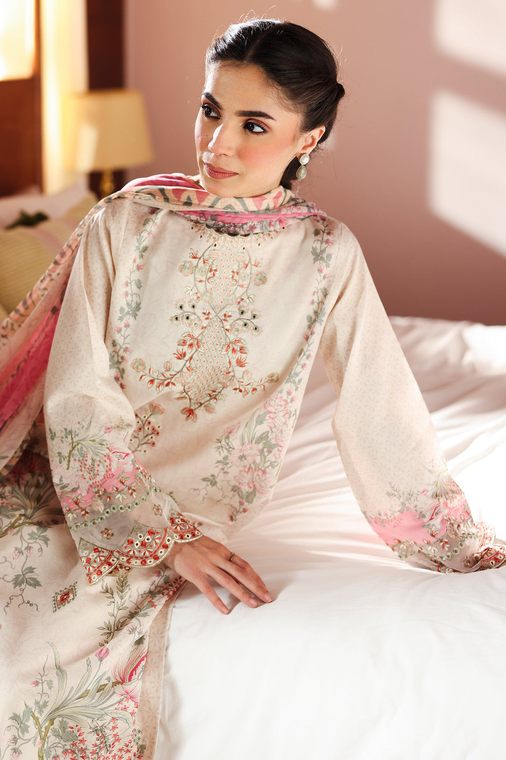 Rangrasiya | Raaya - Dosti Luxury Lawn | ELLE