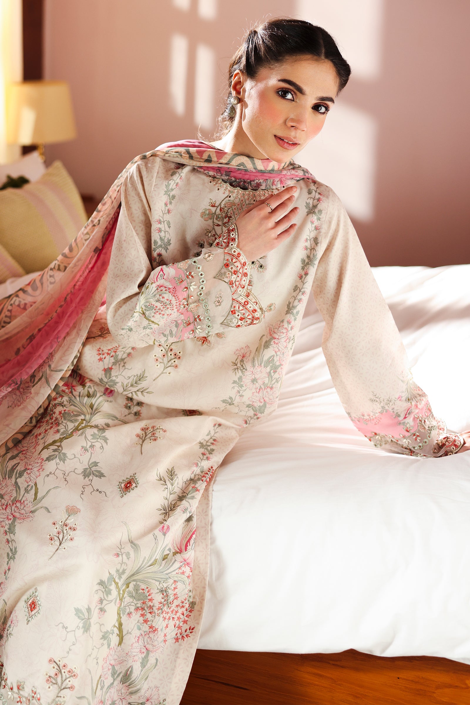 Rangrasiya | Raaya - Dosti Luxury Lawn | ELLE
