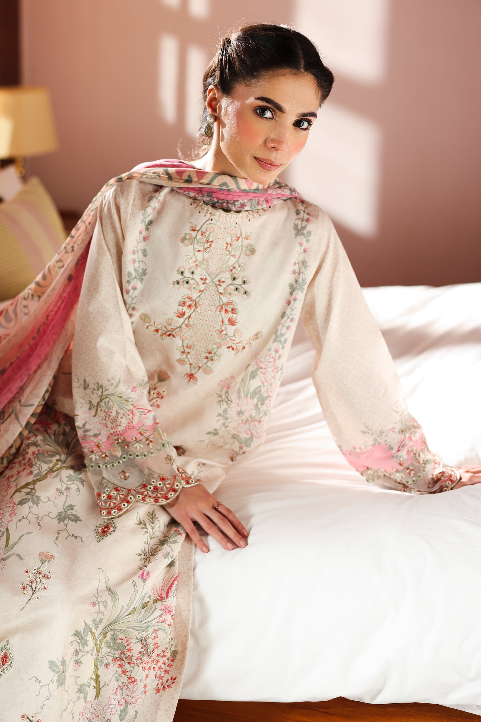 Rangrasiya | Raaya - Dosti Luxury Lawn | ELLE