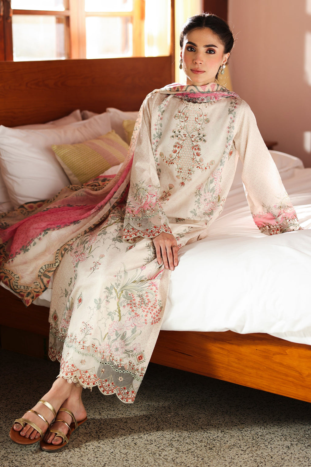 Rangrasiya | Raaya - Dosti Luxury Lawn | ELLE