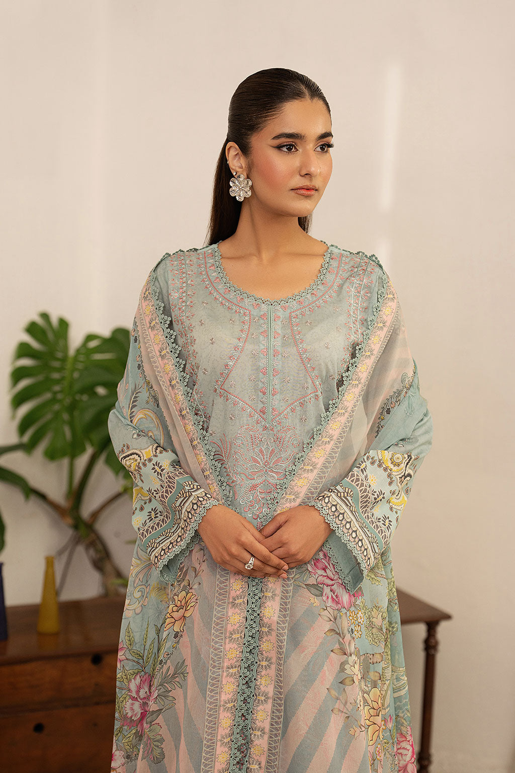 Ramsha | Mashaal Luxury Lawn VOl 16 | L-1604