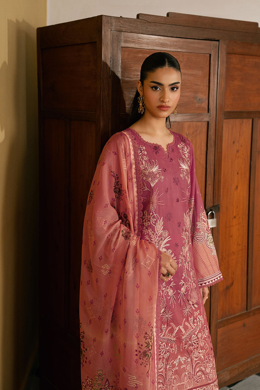 Ramsha | Mashaal Luxury Lawn VOl 16 | L-1611