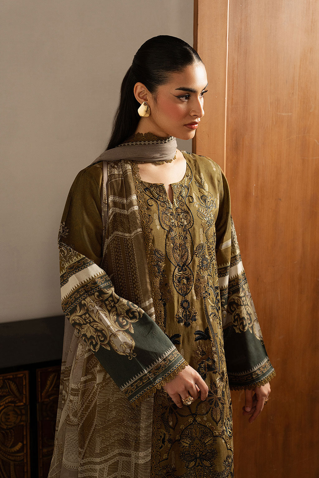 Ramsha | Mashaal Luxury Lawn VOl 16 | L-1612