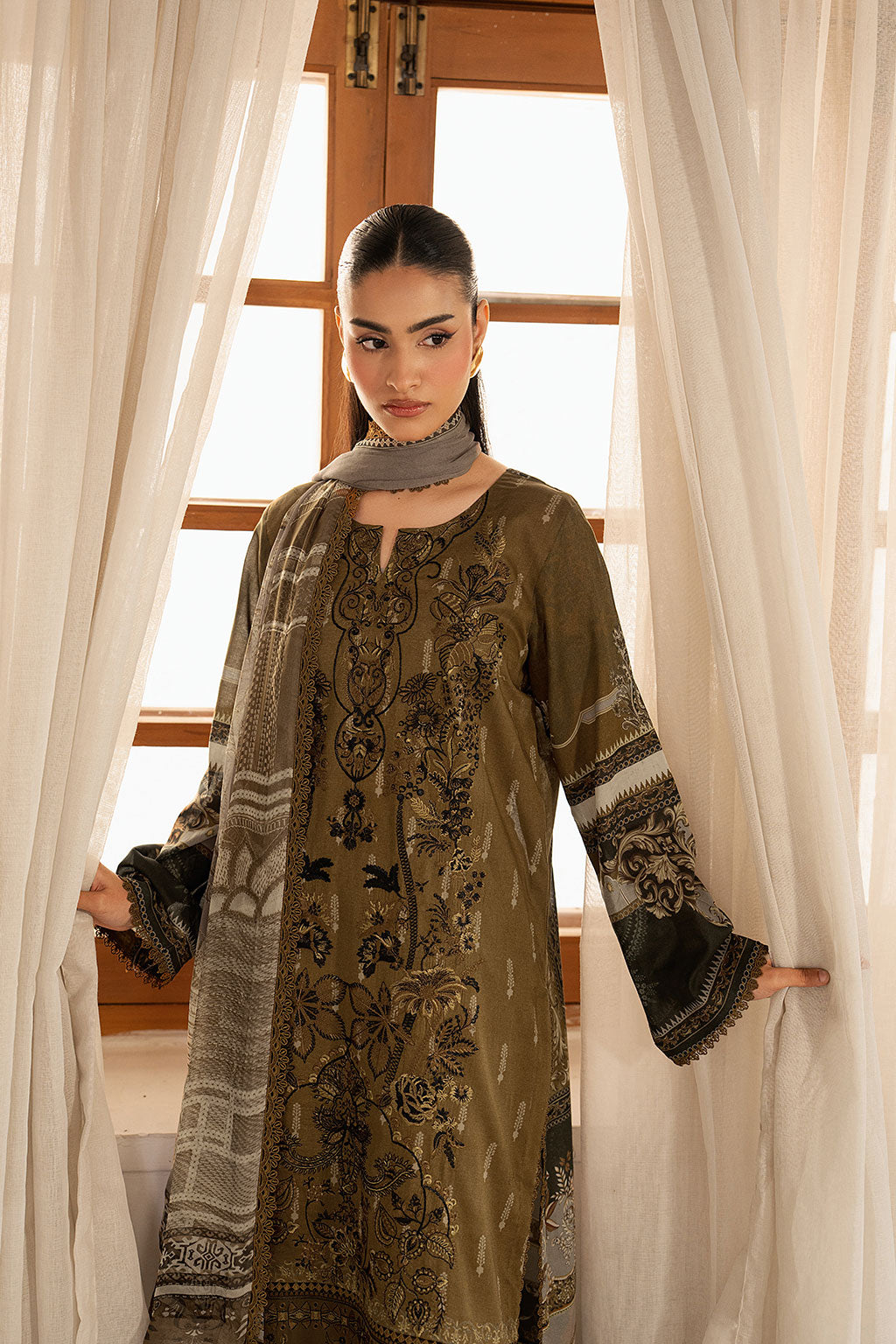 Ramsha | Mashaal Luxury Lawn VOl 16 | L-1612