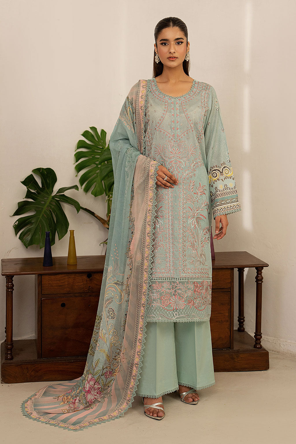 Ramsha | Mashaal Luxury Lawn VOl 16 | L-1604