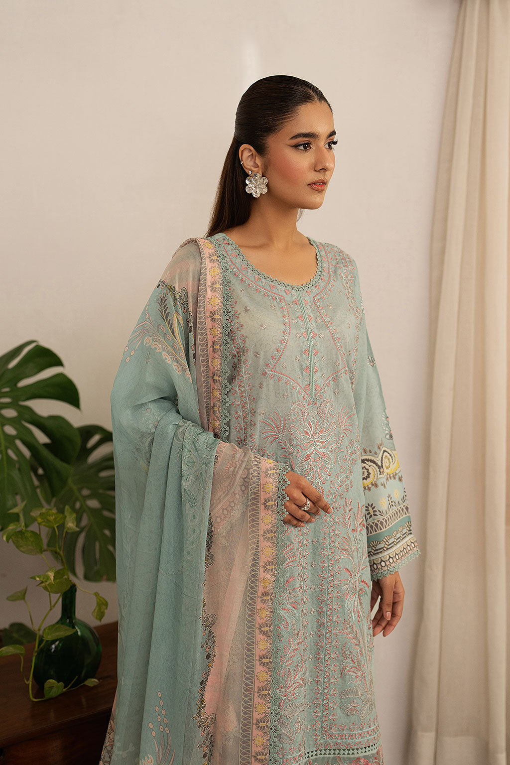 Ramsha | Mashaal Luxury Lawn VOl 16 | L-1604