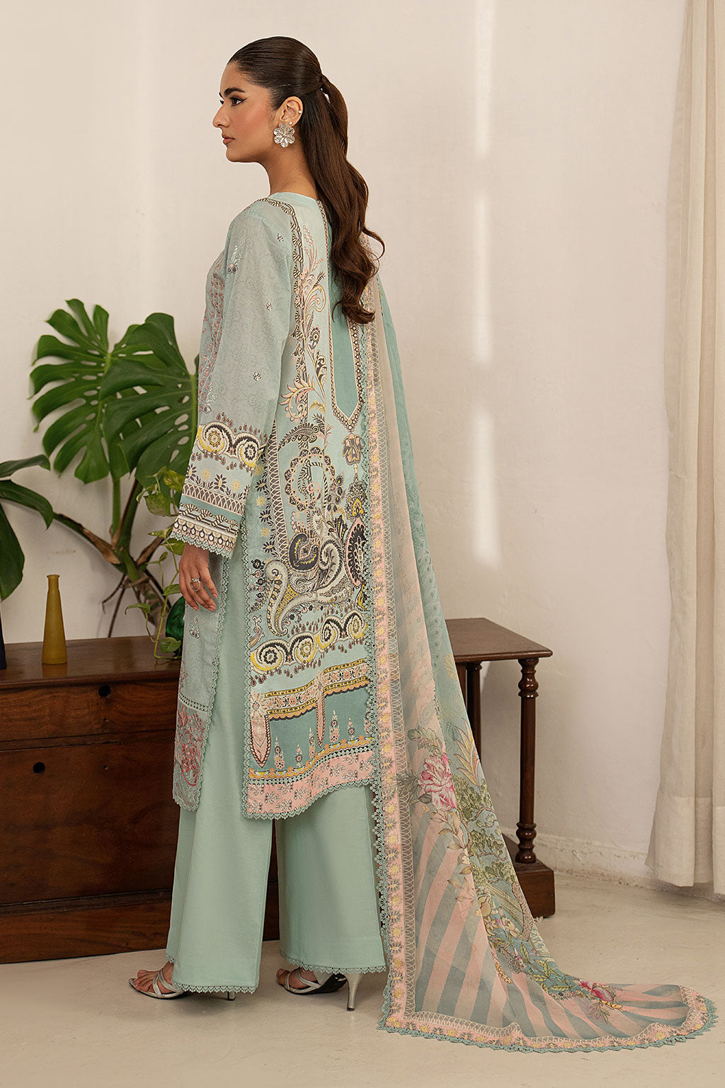 Ramsha | Mashaal Luxury Lawn VOl 16 | L-1604