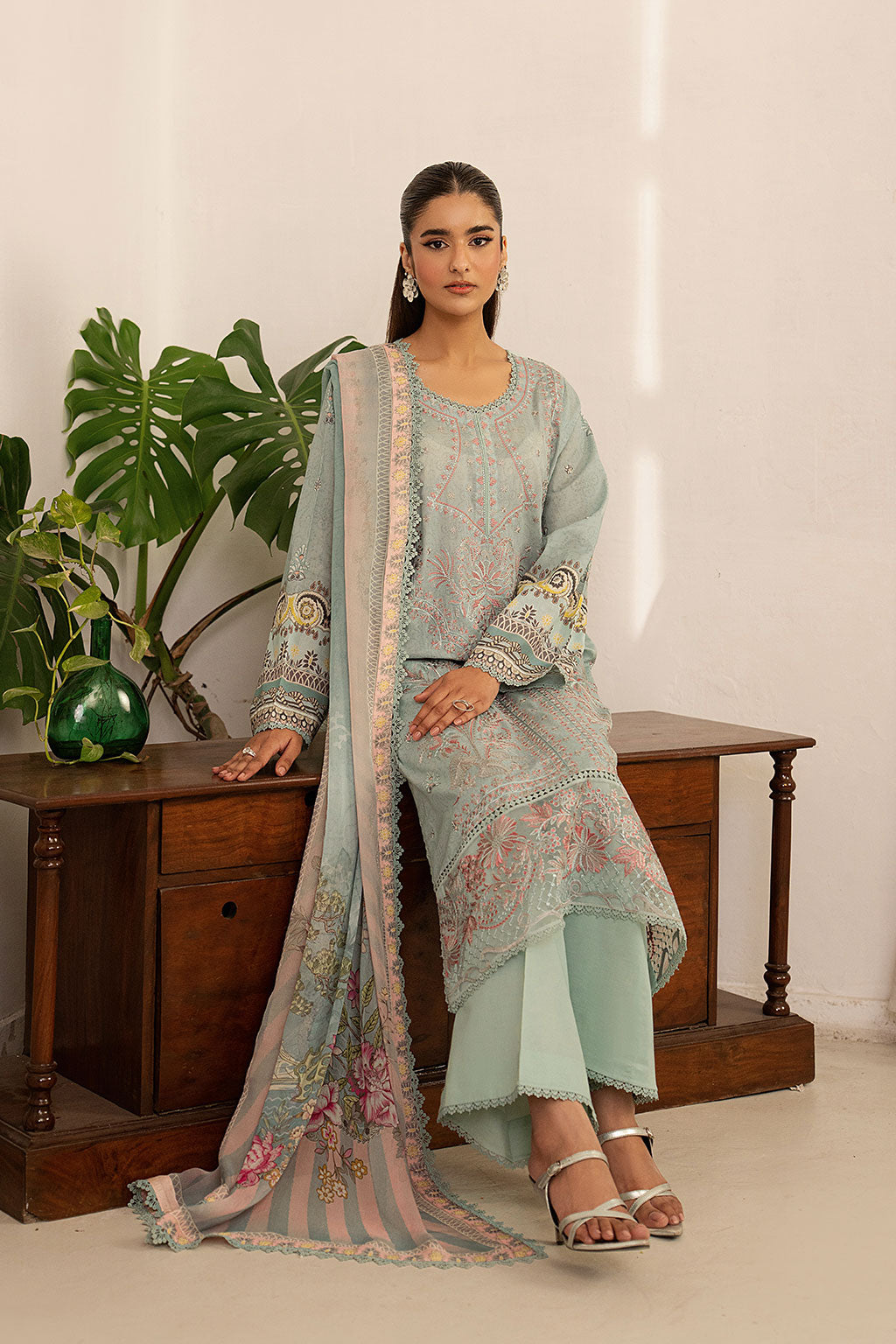 Ramsha | Mashaal Luxury Lawn VOl 16 | L-1604