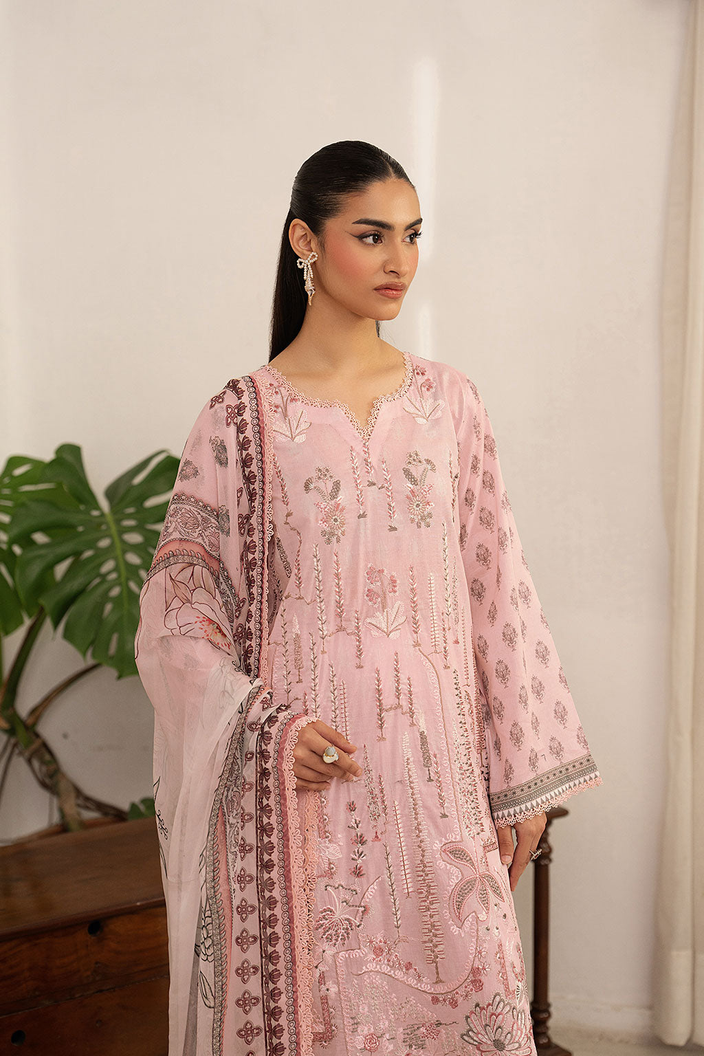 Ramsha | Mashaal Luxury Lawn VOl 16 | L-1607
