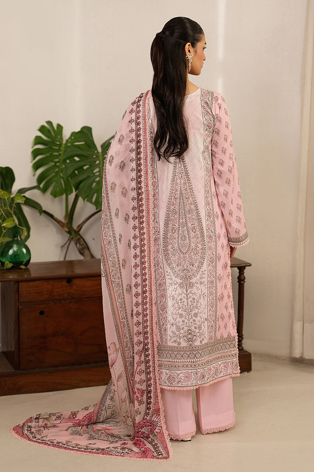 Ramsha | Mashaal Luxury Lawn VOl 16 | L-1607