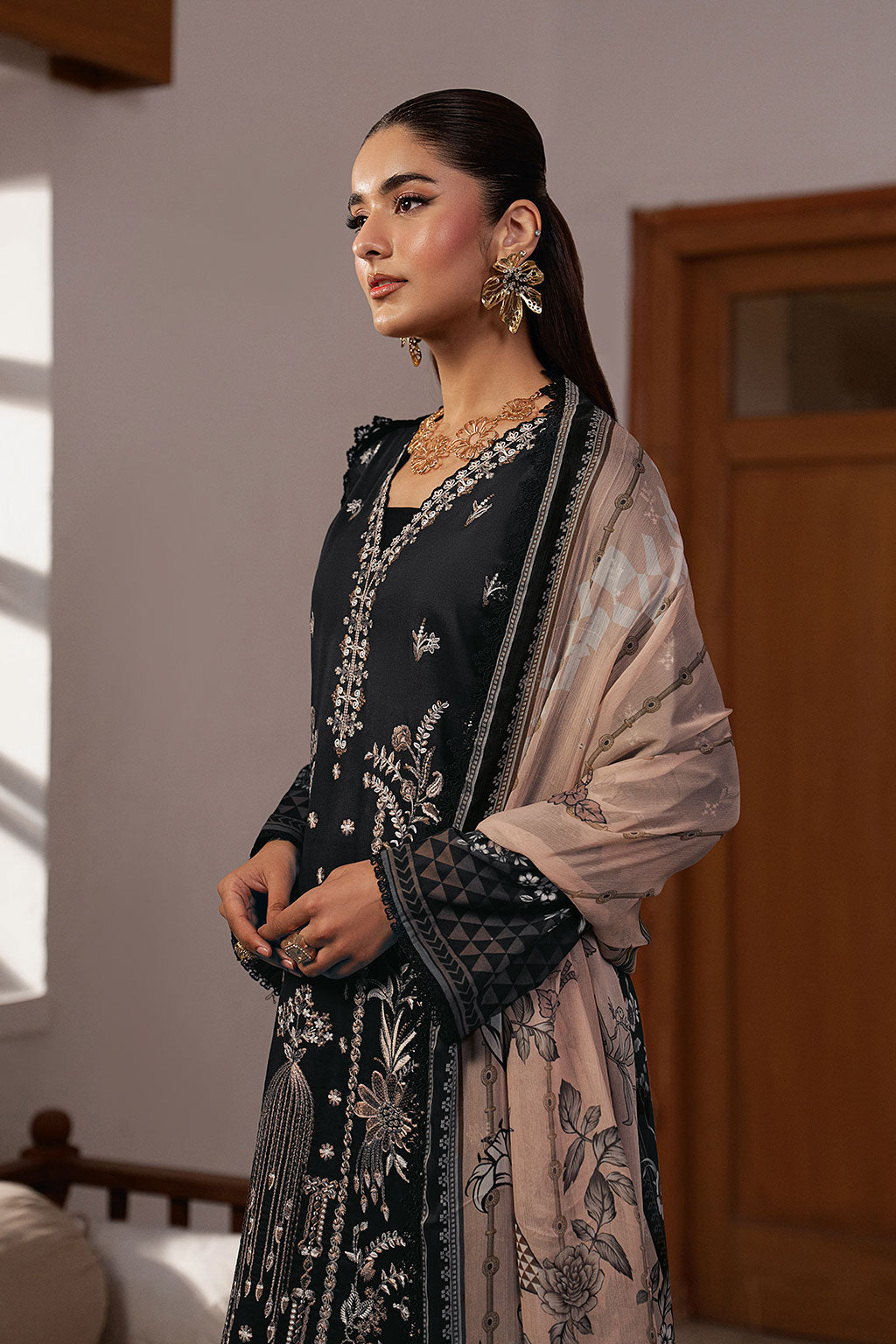 Ramsha | Mashaal Luxury Lawn VOl 16 | L-1608